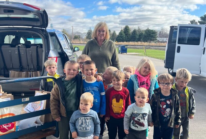 ae3c99_aef965e3c8e84c81a8434f18208e15db~mv2-min group of small children outside